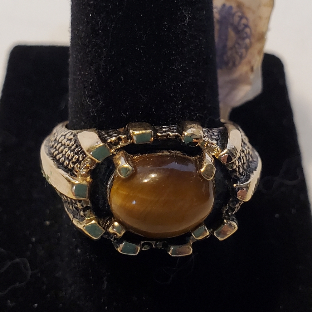 Sumthing Special Cats Eye Vintage Ring Size 8 With Tag
